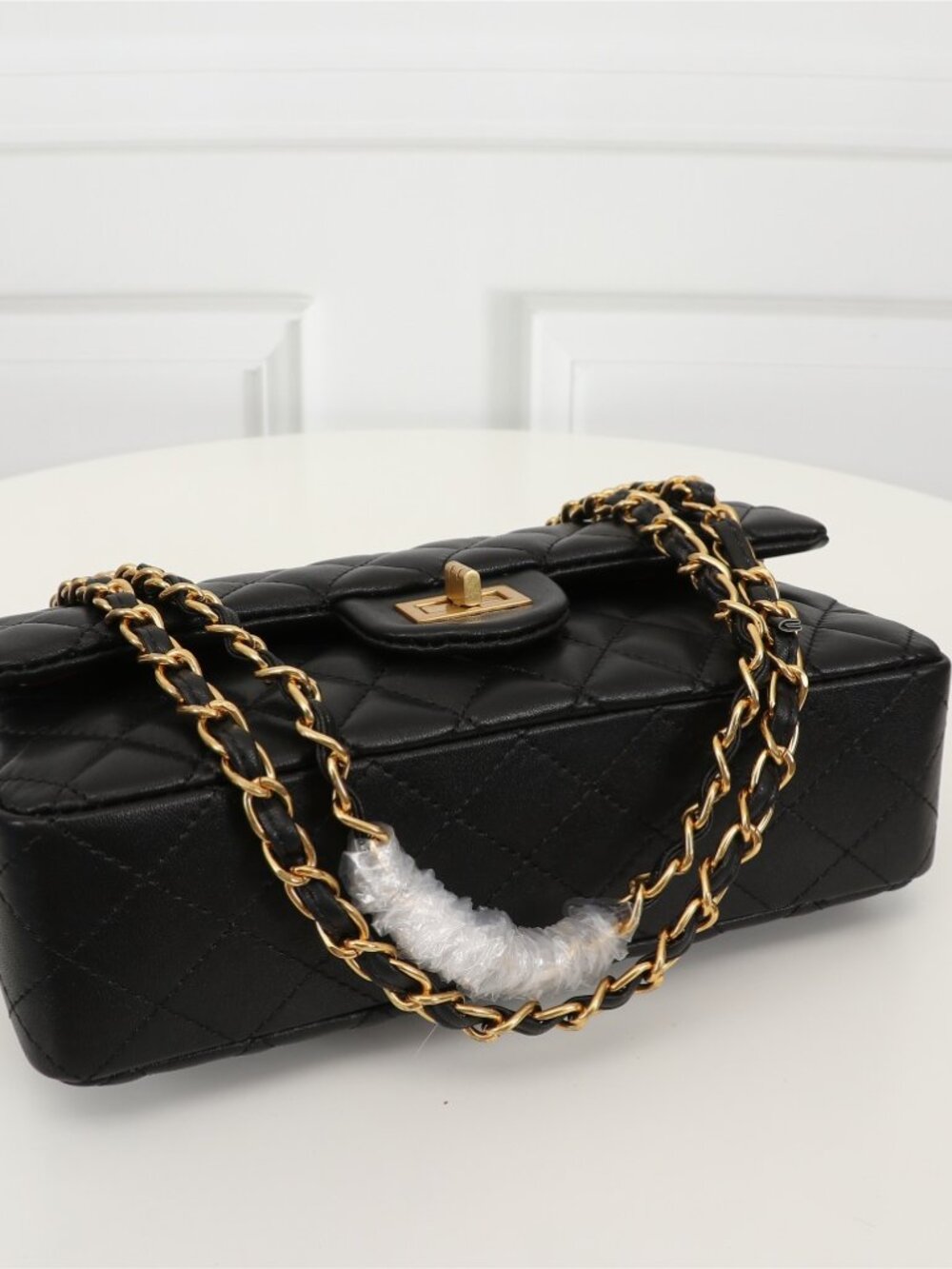 Noir Quilted Chain Shoulder Bag – Black Leather - Picture 9 of 9